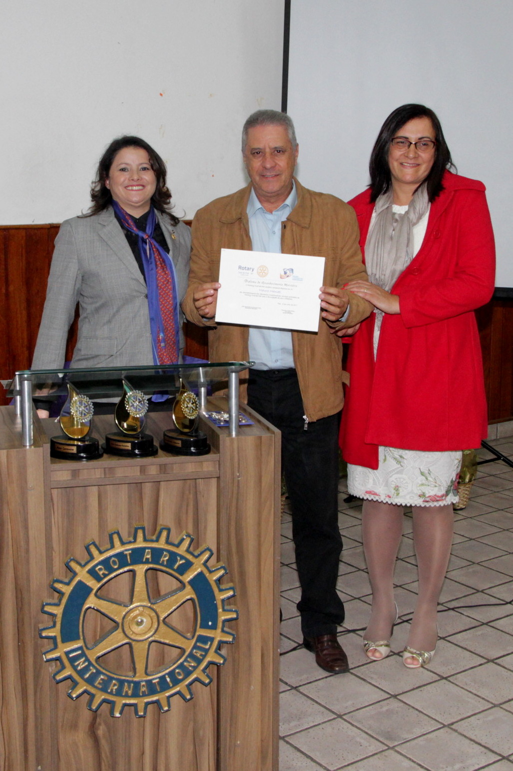 IMG_0030- Mauro Manoel recebe sua homenagem do Rotary em Poá - foto-Adilson Santos.JPG
