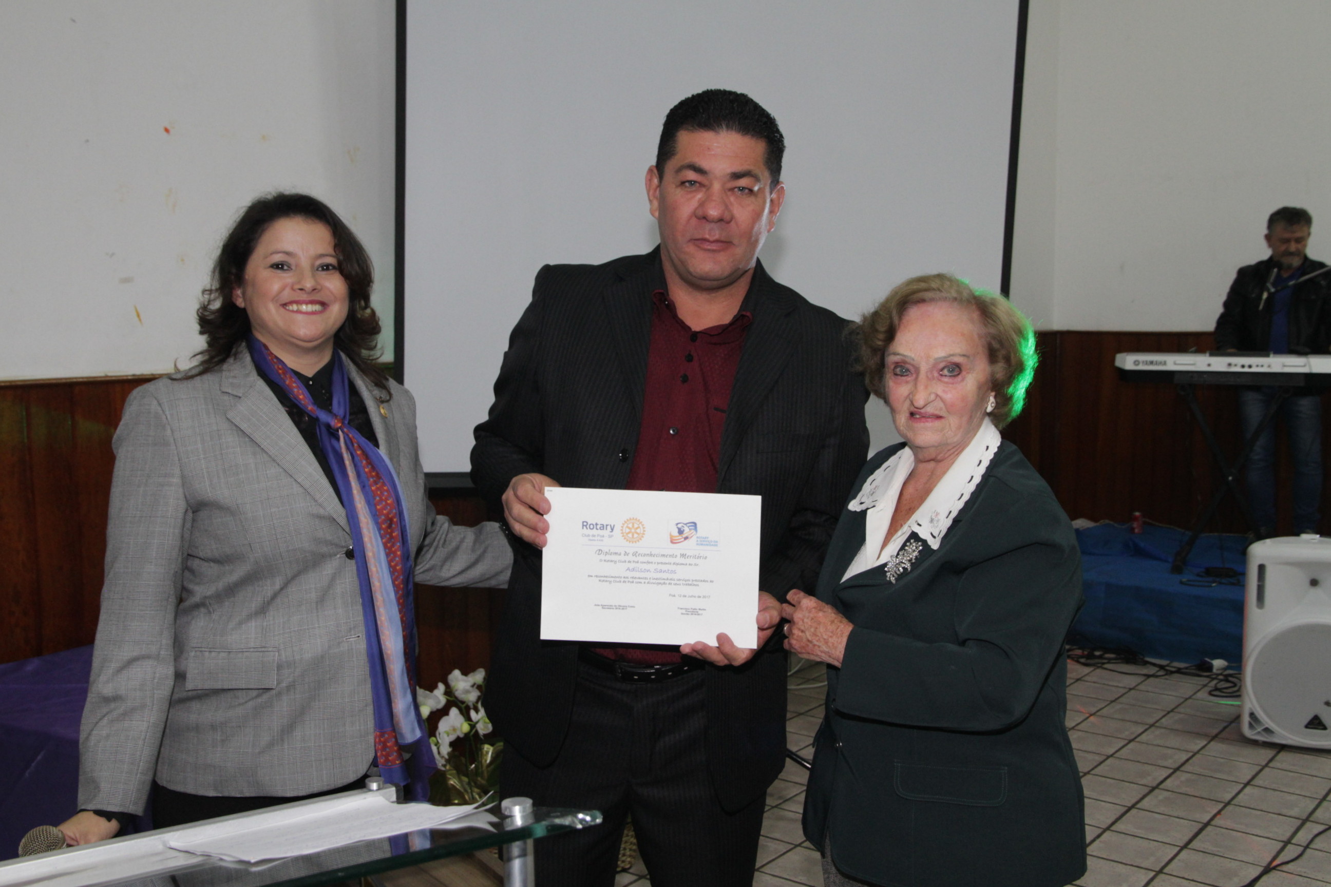 IMG_0034 - Adilson Santos recebe sua homenagem do Rotary Poá - foto-Mauro Manoel.JPG